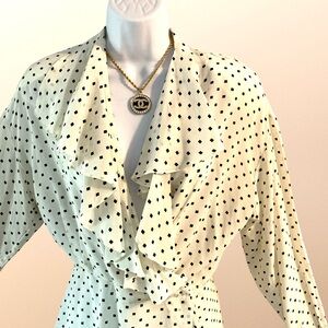 Top Evan Picone Silk white Black Blouse Euc 10 Classy